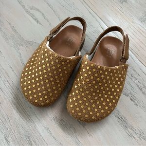 Gap gold dot clogs